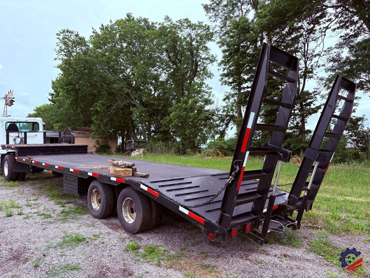 1995-cherokee-t/a-step-deck-equipment-trailer-image-3
