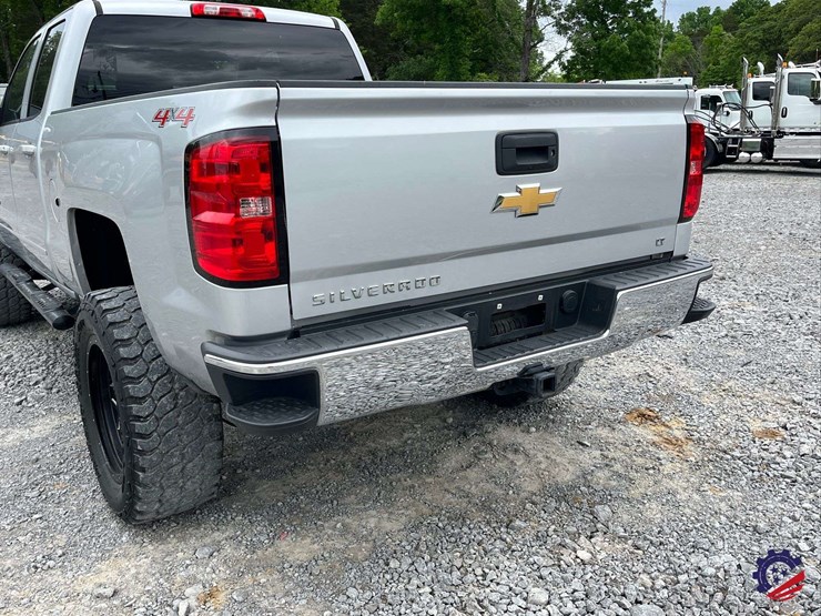 2017-chevrolet-silverado-lt-pickup-truck-image-31