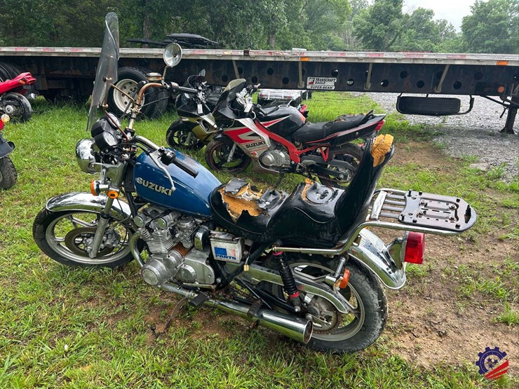 2008-suzuki-gs550e-motorcycle-image-2