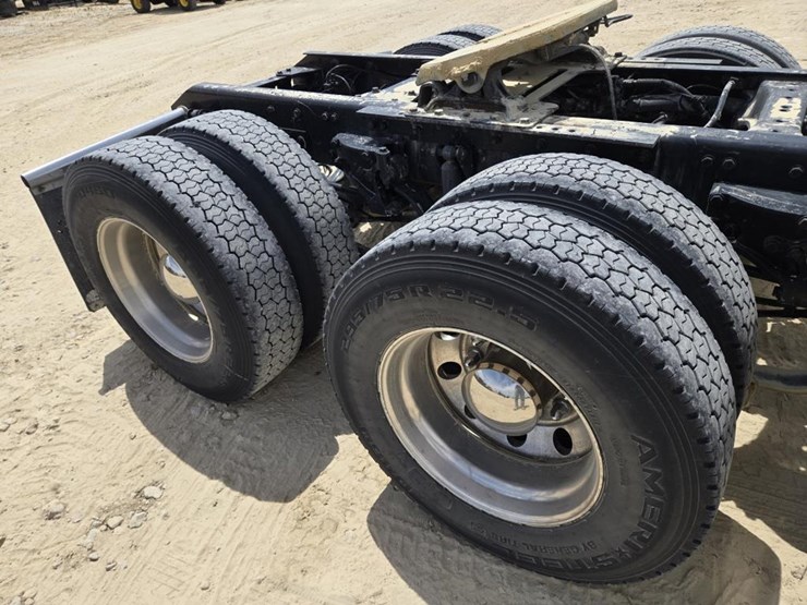 2018-kenworth-t680-image-10