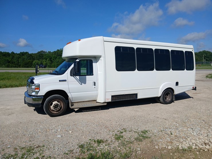 2009-ford-e450-image-2