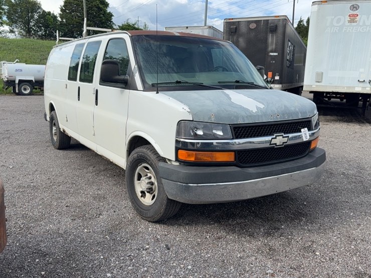 2004-chevrolet-3500-image-3