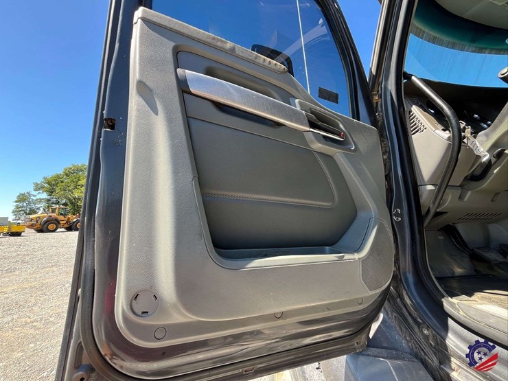 2017-kenworth-t680-image-68