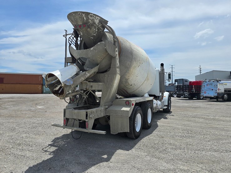 2009-peterbilt-365-image-17