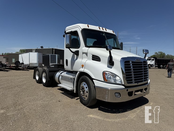 2013-freightliner-cascadia-125-image-14