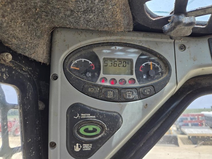 2009-bobcat-s330-image-14