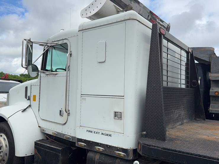 1995-peterbilt-330-image-11