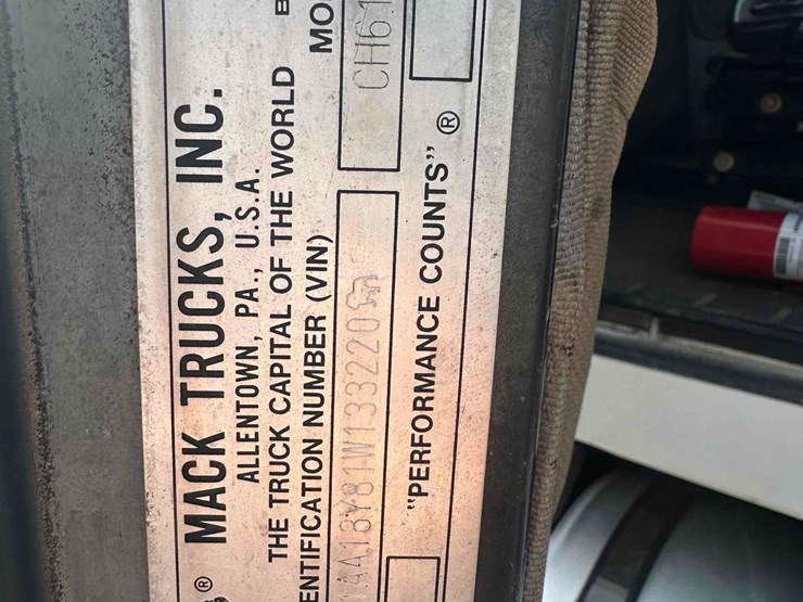 2001-mack-ch613-image-24