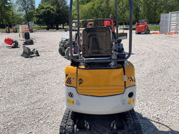 2026-me20-diesel-mini-excavator,-s/n-05359a-image-4