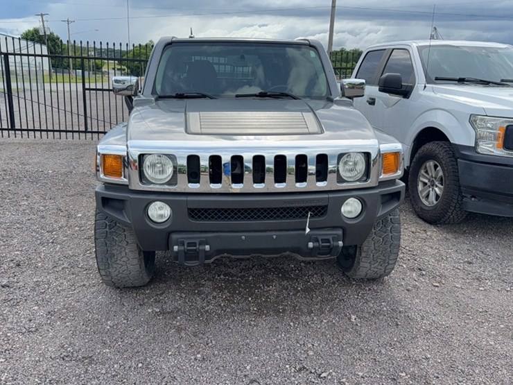 #3013-•-2009-hummer-h3t-pickup-truck-image-2