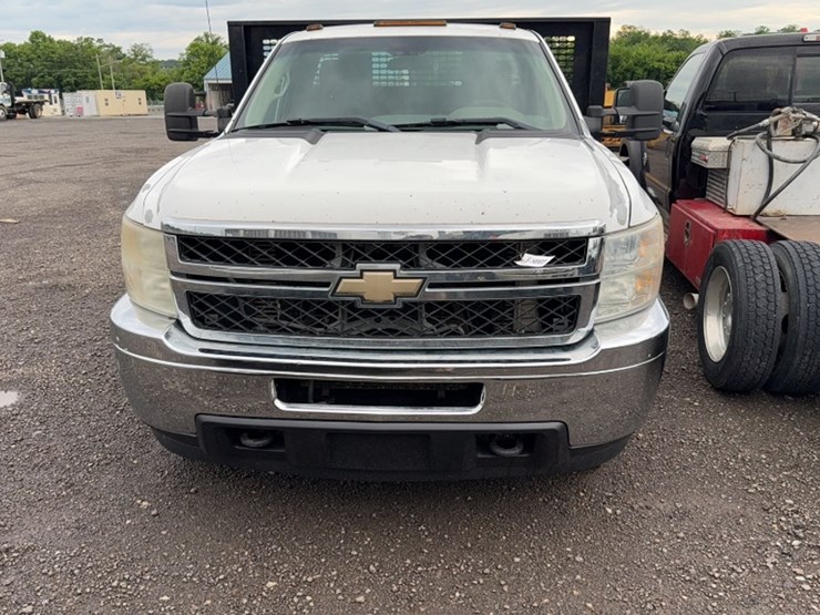 2012-chevrolet-3500-image-2
