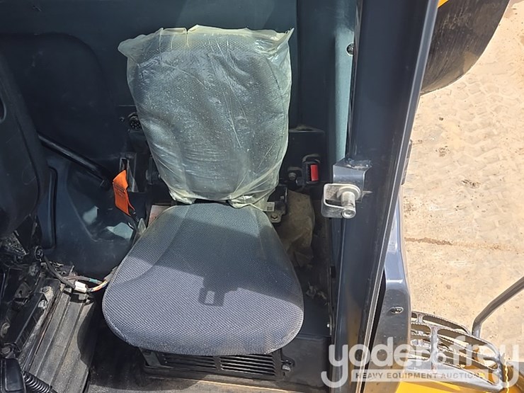 2023-deere-260e-image-45