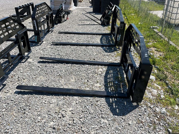 unused-2026-future-ft-dhc-skid-steer-forks---[skid-steer-attachments]-attachment-image-2