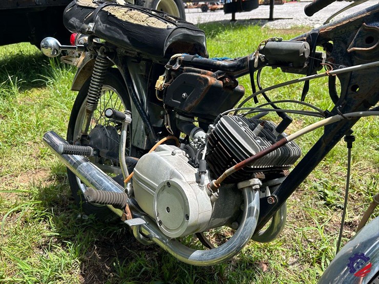yamaha-100-motorcycle-image-12