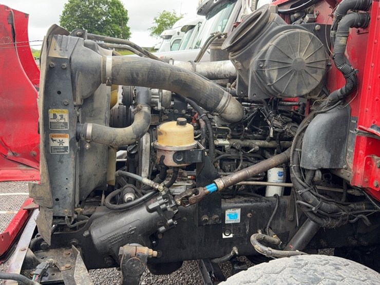 2006-peterbilt-335-image-24