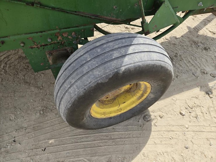 john-deere-336-image-5