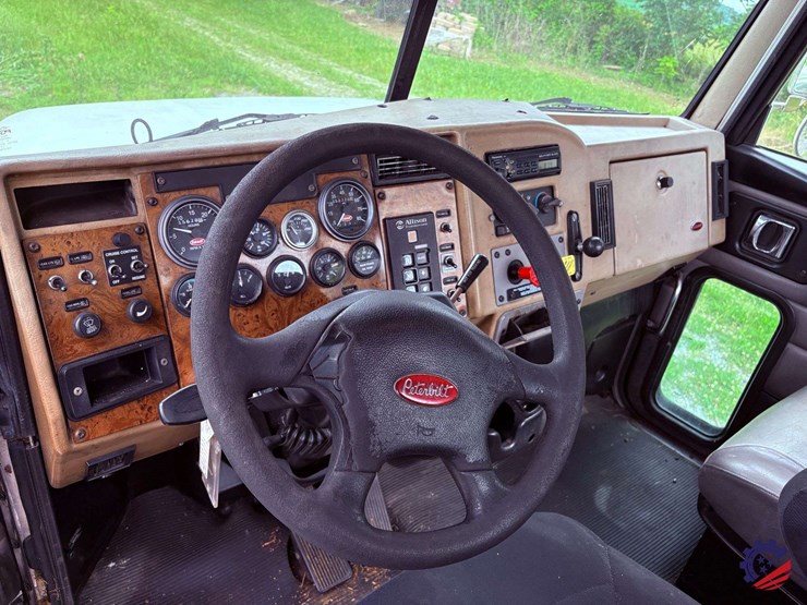 2006-peterbilt-335-image-59