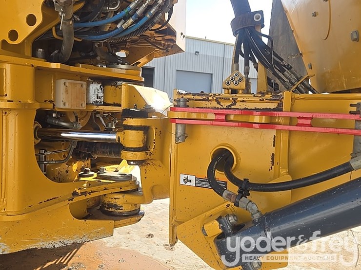 2023-deere-260e-image-16