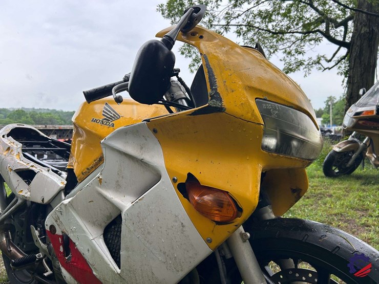 2000-honda-vfr800-(interceptor)-motorcycle-image-19