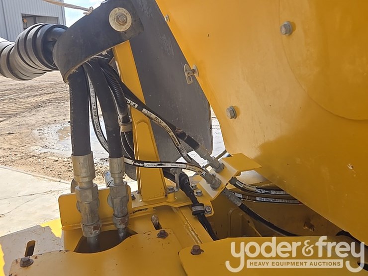 2023-deere-260e-image-18