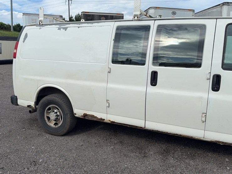 2004-chevrolet-3500-image-7