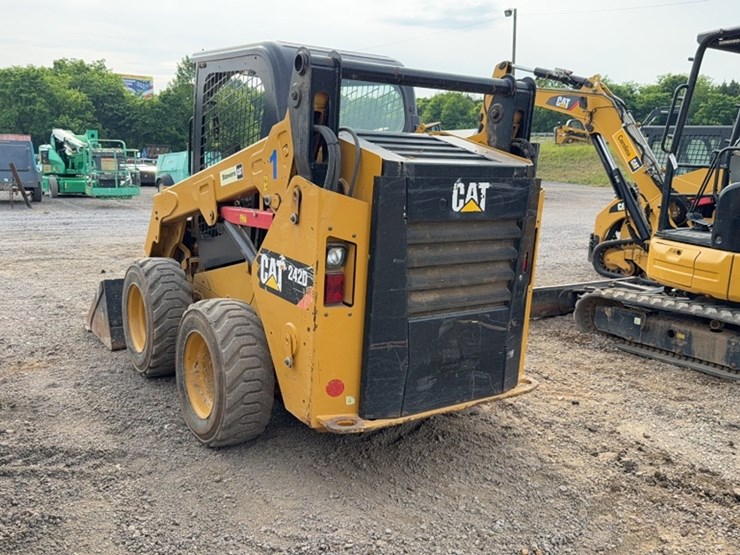 caterpillar-242d-image-10
