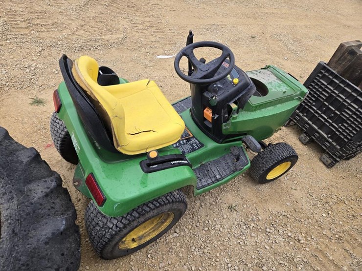 john-deere-235-image-5
