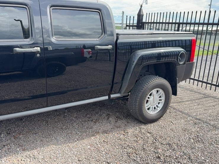 #3012-•-2009-hummer-h3t-pickup-truck-image-13
