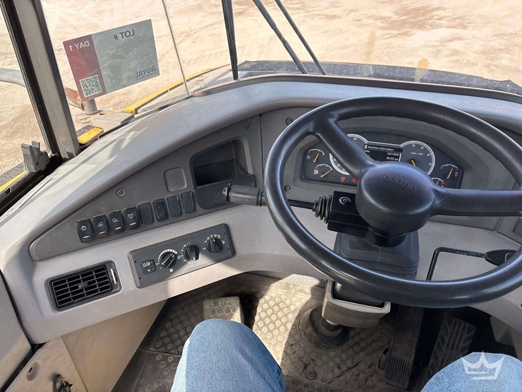 2015-volvo-a25g-image-11