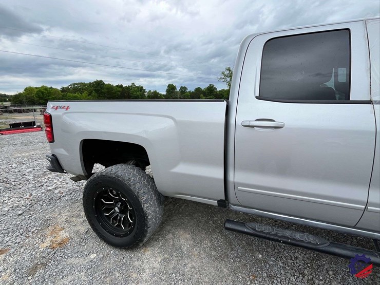 2017-chevrolet-silverado-lt-pickup-truck-image-41