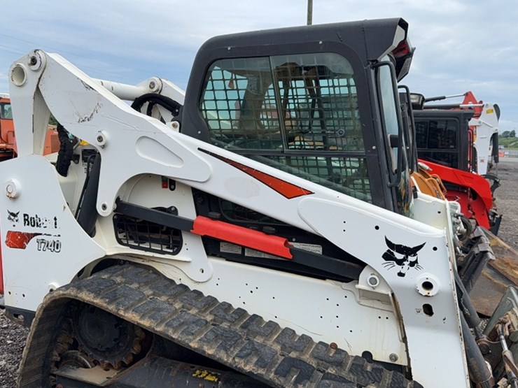 2018-bobcat-t740-image-5