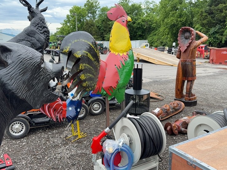 #6019-•-76"-tall-metal-rooster-image-5