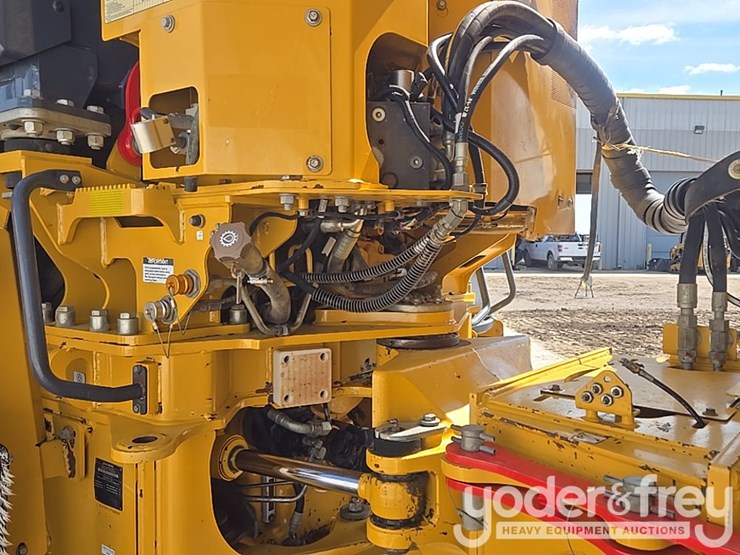 2023-deere-260e-image-17