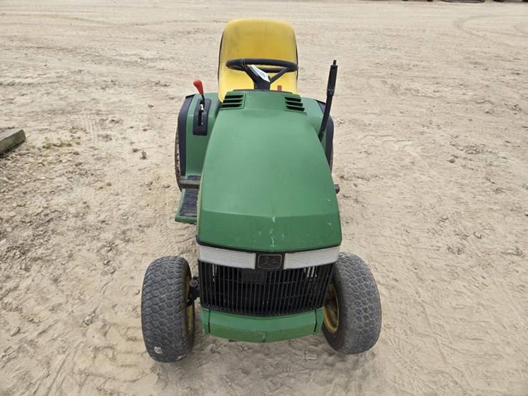 john-deere-gt262-image-2