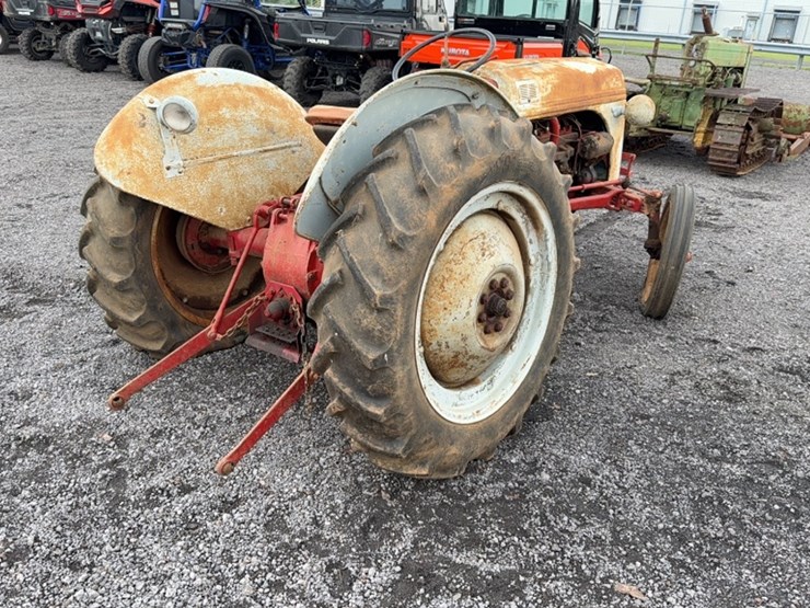 ford-tractor-image-8