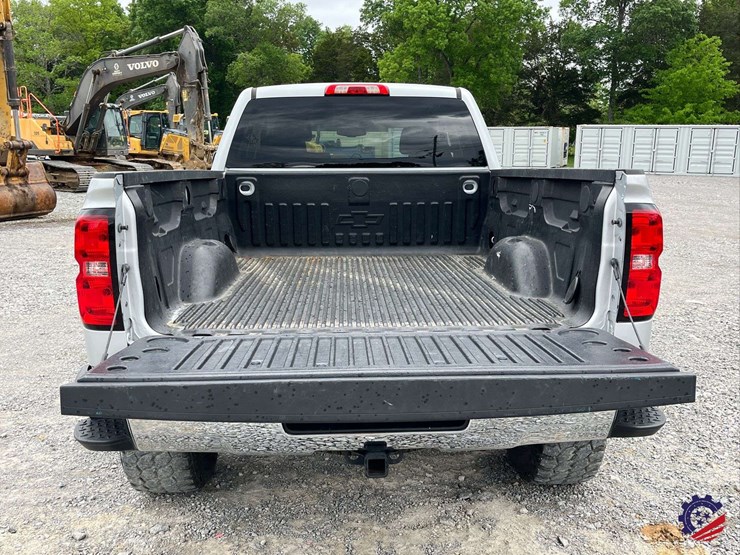 2017-chevrolet-silverado-lt-pickup-truck-image-36