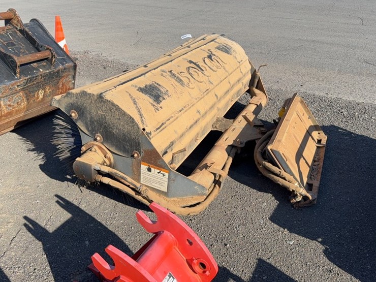 #2003-•-bobcat-88"-skid-steer-angle-broom-image-3