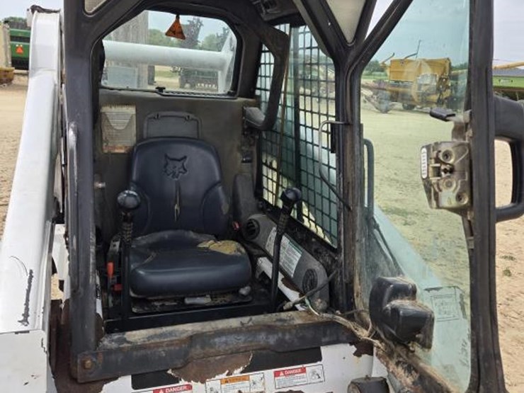 2009-bobcat-s330-image-13