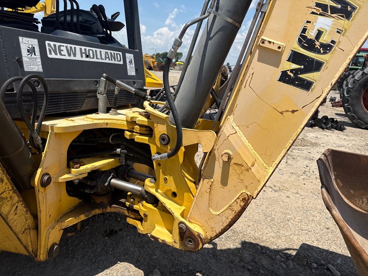 2009-new-holland-b95b-image-9