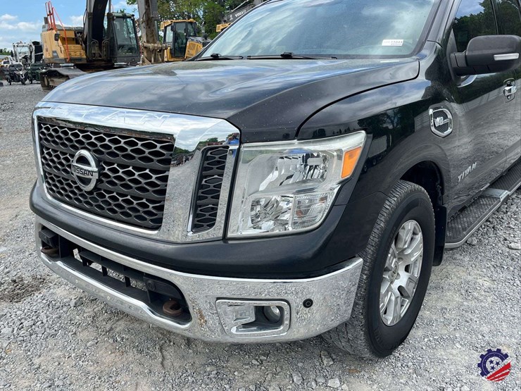 2017-nissan-titan-image-15