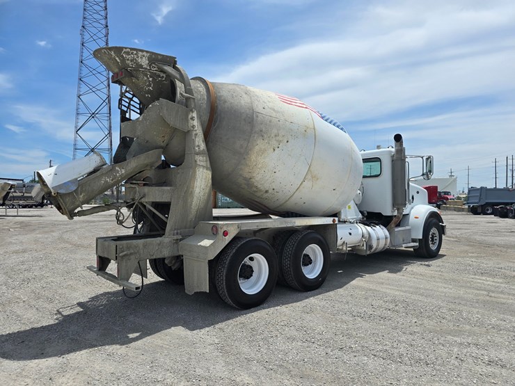 2009-peterbilt-365-image-19