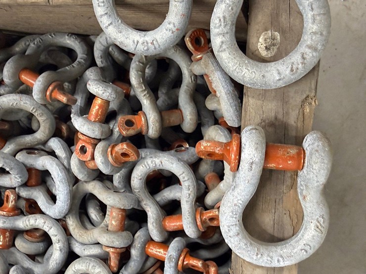 (2,750+)unused-cm-1-1/2"-17-ton-screw-type-pin-anchor-shackle-image-3