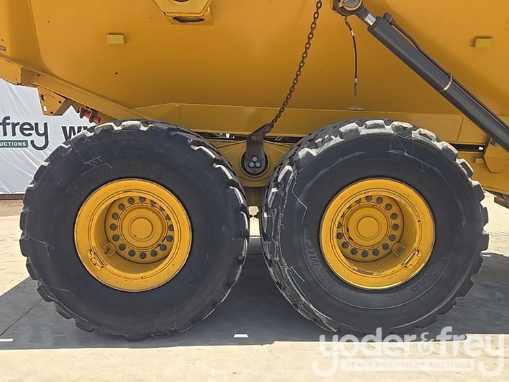 2023-deere-260e-image-12