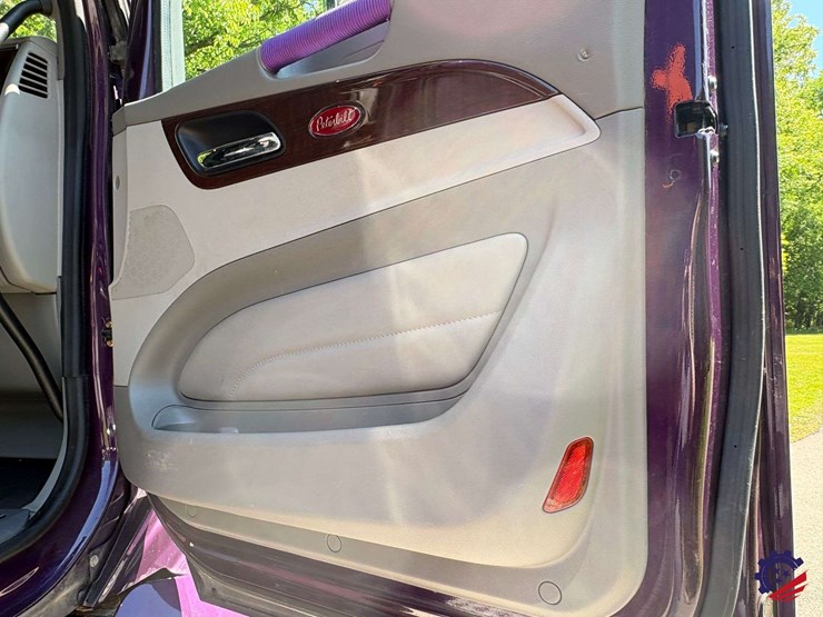 2020-peterbilt-579-image-89