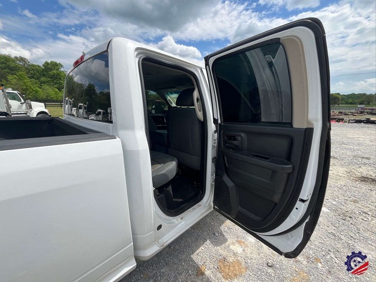 2014-dodge-1500-image-39