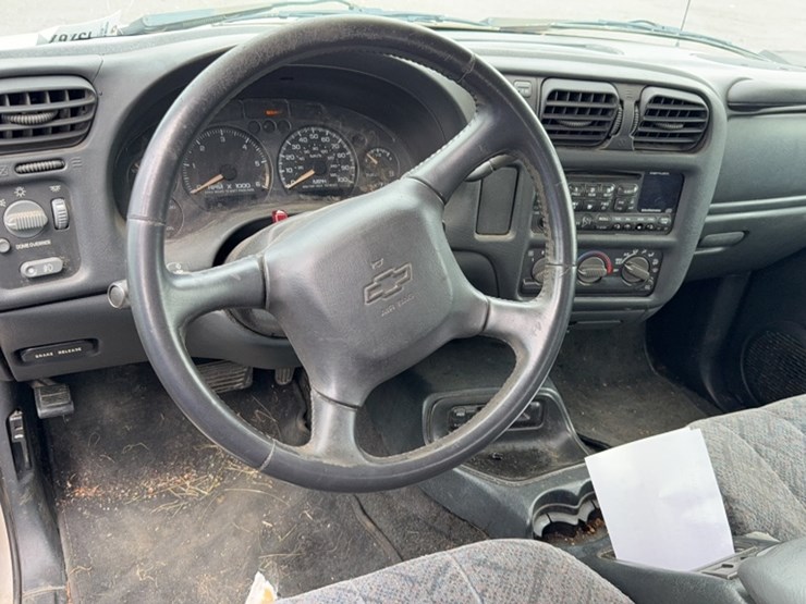 2002-chevrolet-s10-image-16