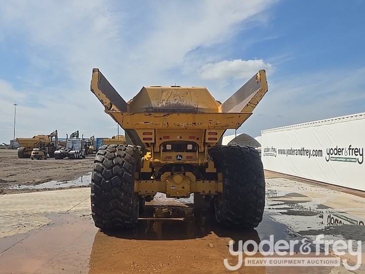 2023-deere-260e-image-4