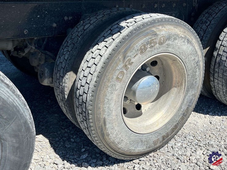 2017-kenworth-t680-image-9