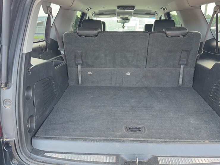 2015-chevrolet-suburban-image-9