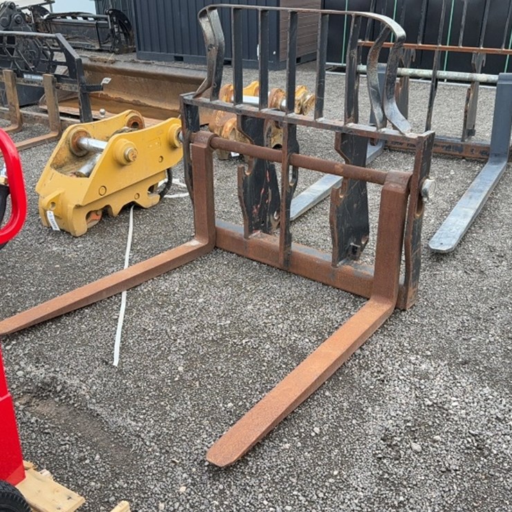 #2024 • 48" LOADER PALLET FORKS